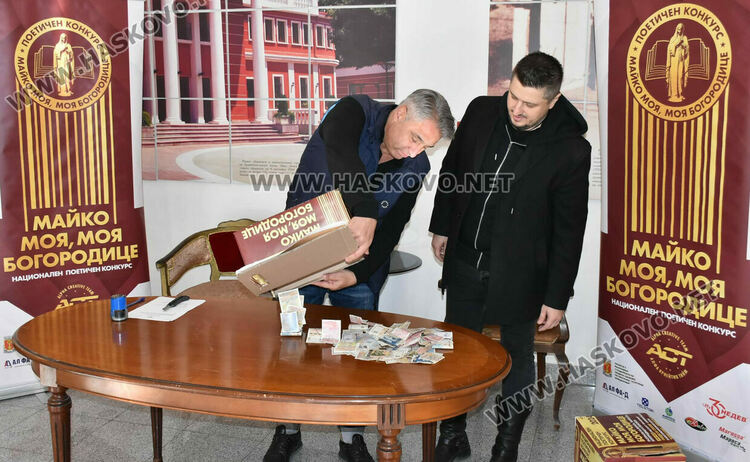 Млади творци събраха 1065 лева за децата на Хасково