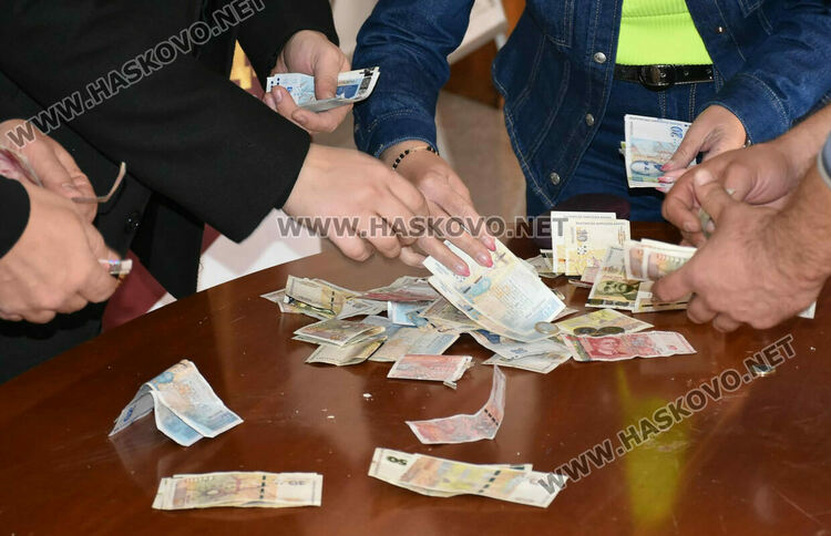 Млади творци събраха 1065 лева за децата на Хасково