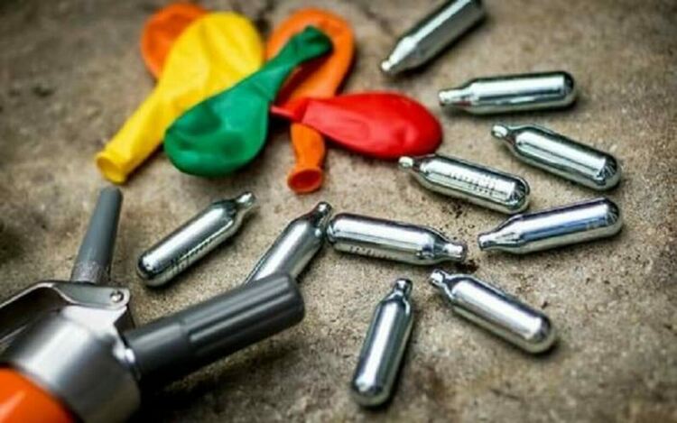 1065 капсули "райски газ" иззеха полицаи от кърджалийска кръчма