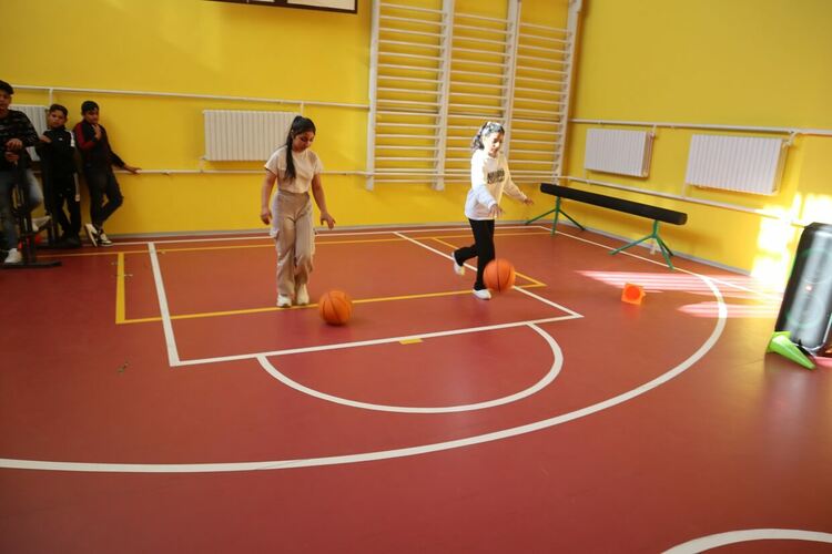 ОУ"П.Яворов" в Кърджали откри обновен физкултурен салон с баскетболно шоу