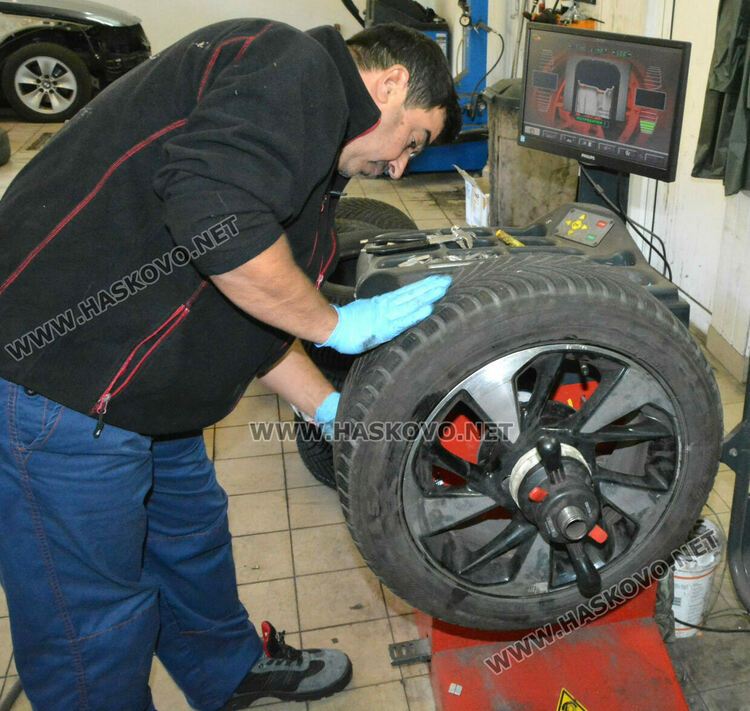 Между 10 и 60 лева струва в Хасково смяната на летните със зимни гуми  