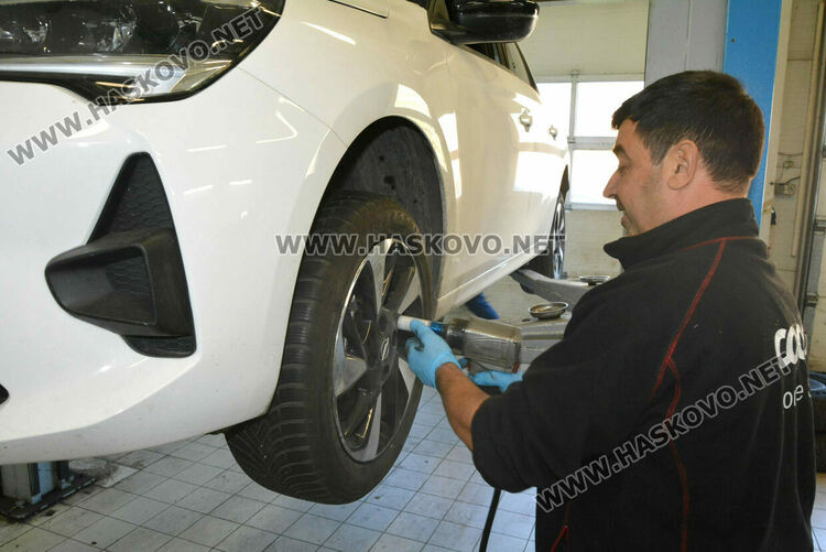 Между 10 и 60 лева струва в Хасково смяната на летните със зимни гуми  