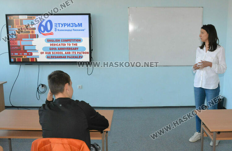 Представиха вестник „Паскалевци“ за 60-годишнината на ПГТ „Александър Паскалев“