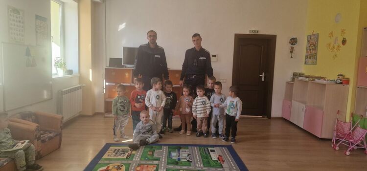 В ДГ „Буратино“ – Смолян се проведе открит урок по пътна безопасност (Галерия)