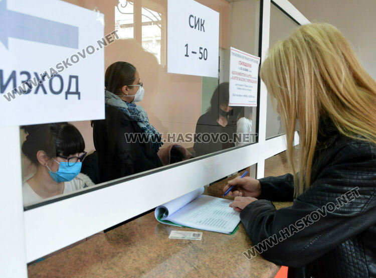 Изплащат възнагражденията на членовете на секциите от 6 до 8 ноември в Хасково