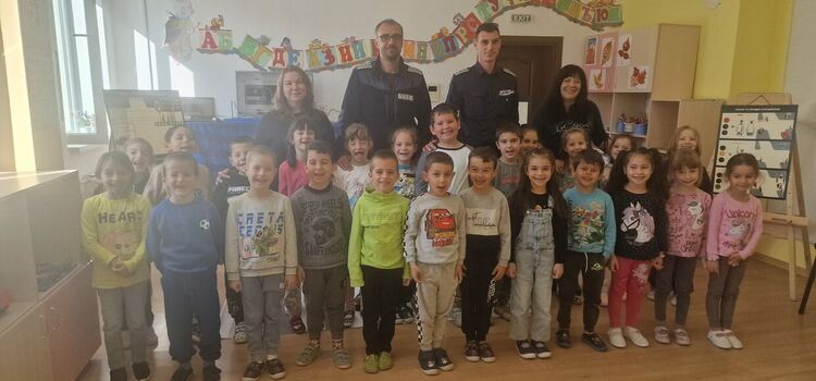 В ДГ „Буратино“ – Смолян се проведе открит урок по пътна безопасност (Галерия)