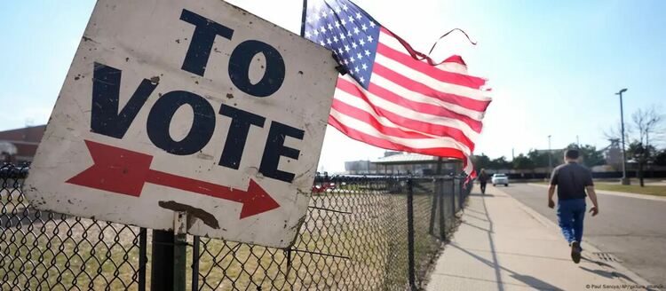 Табела показва пътя към избирателна секция в Мичиган, САЩ