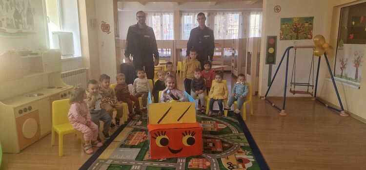 В ДГ „Буратино“ – Смолян се проведе открит урок по пътна безопасност (Галерия)