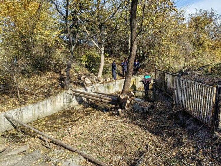 Започна почистването на най-невралгичните участъци на реки и дерета на територията на община Перник