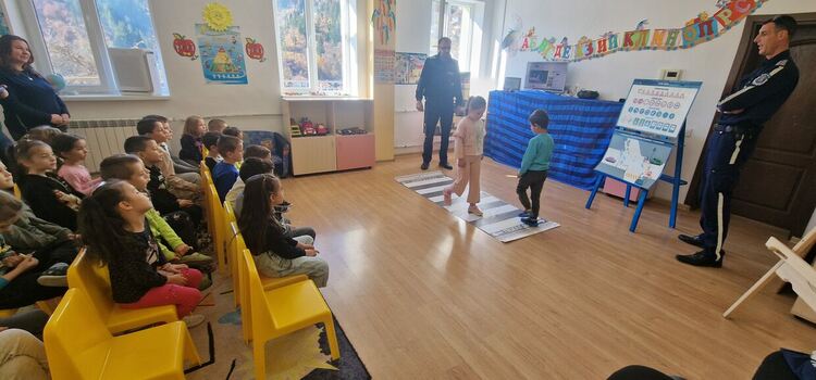 В ДГ „Буратино“ – Смолян се проведе открит урок по пътна безопасност (Галерия)