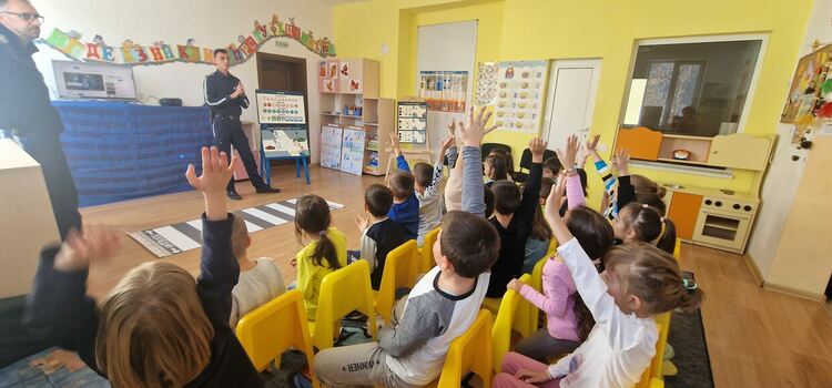 В ДГ „Буратино“ – Смолян се проведе открит урок по пътна безопасност (Галерия)