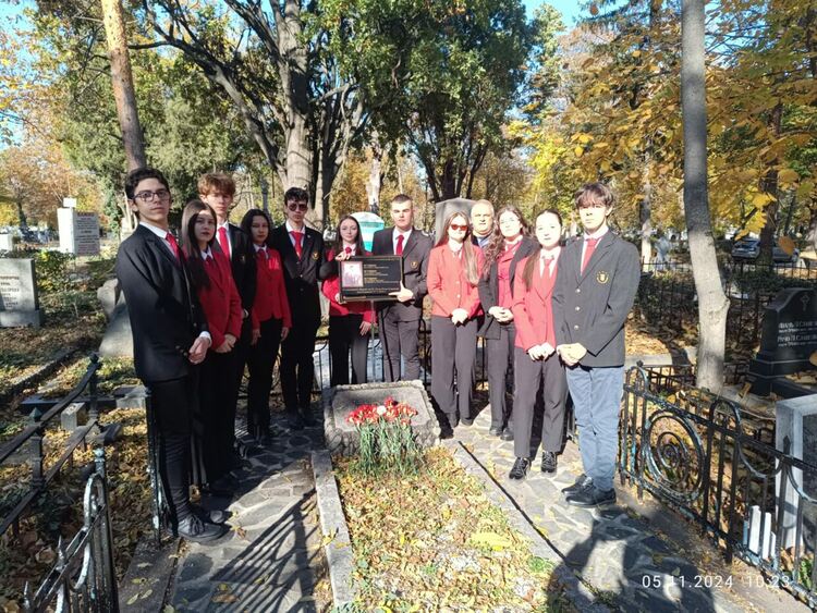 „Славейковци“ отдадоха почит на своя патрон 