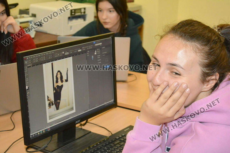 Представиха вестник „Паскалевци“ за 60-годишнината на ПГТ „Александър Паскалев“