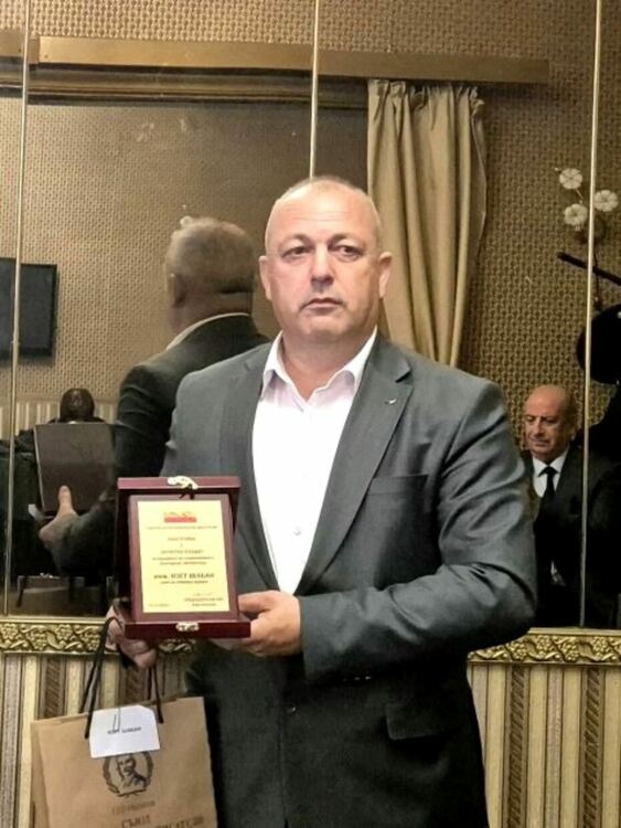 Кметът на Ардино Изет Шабан получи Почетен плакет за подкрепана съвременната българска литература