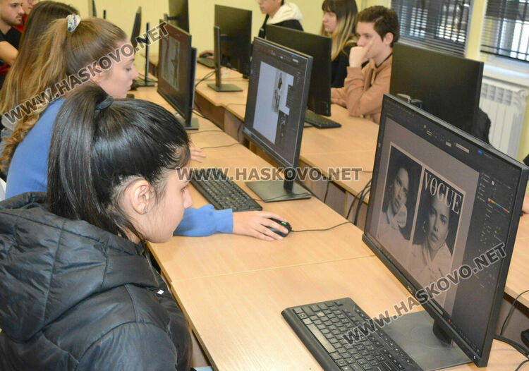 Представиха вестник „Паскалевци“ за 60-годишнината на ПГТ „Александър Паскалев“