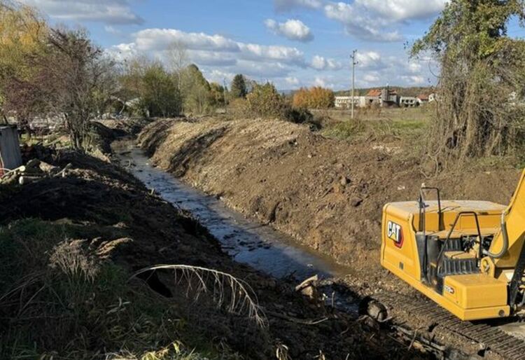 Започна почистването на най-невралгичните участъци на реки и дерета на територията на община Перник
