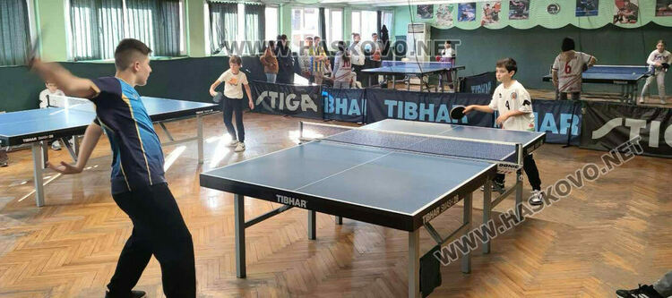 Стартираха ученическите игри по бадминтон и тенис на маса в Хасково 