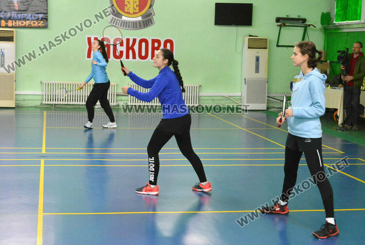 Стартираха ученическите игри по бадминтон и тенис на маса в Хасково 