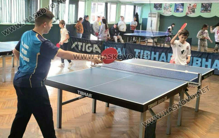 Стартираха ученическите игри по бадминтон и тенис на маса в Хасково 