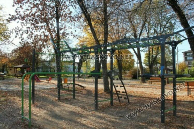 Нов комплексен уред за фитнес на открито мотираха в Свиленград