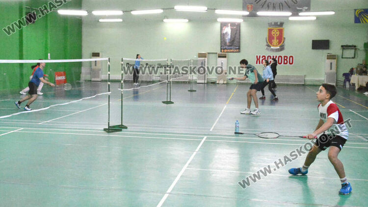 Стартираха ученическите игри по бадминтон и тенис на маса в Хасково 