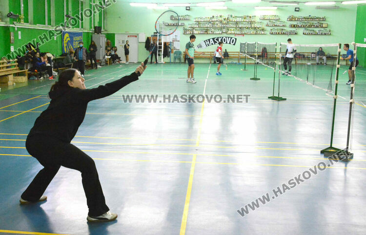 Стартираха ученическите игри по бадминтон и тенис на маса в Хасково 