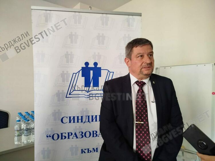 д-р Юлиан Петров - председател Синдикат Образование към КТ"Подкрепа"