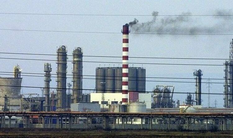 „Лукойл“ продава „Нефтохим Бургас“ на катарско-британски консорциум