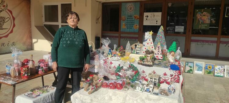 Благотворителна изложба – базар събира средства за обучение на незрящите от община Смолян