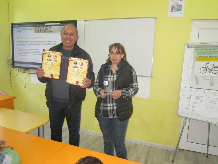 Наградиха Дебърския отбор по приложно колоездене