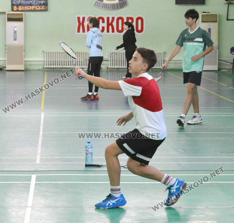 Стартираха ученическите игри по бадминтон и тенис на маса в Хасково 