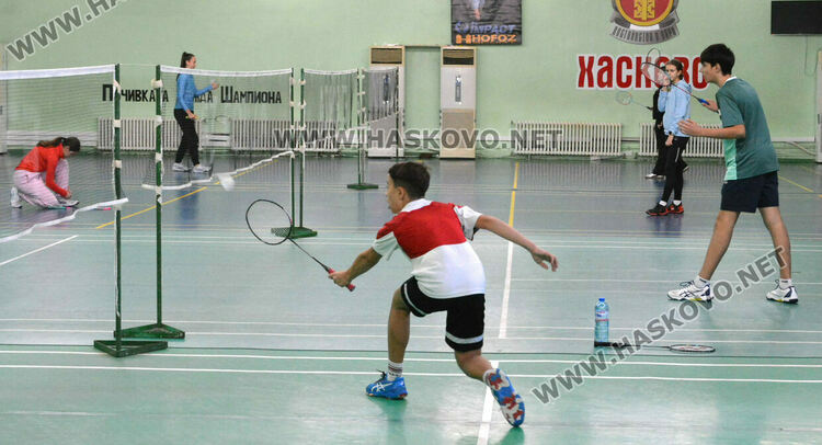 Стартираха ученическите игри по бадминтон и тенис на маса в Хасково 