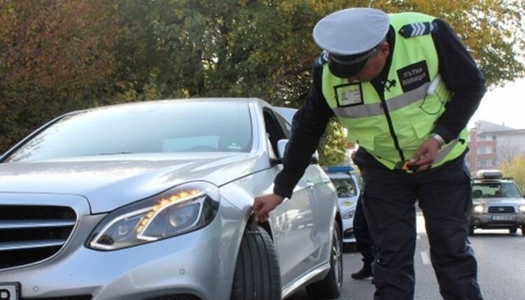 Полицията започва проверка на снегопочистващите фирми и техника