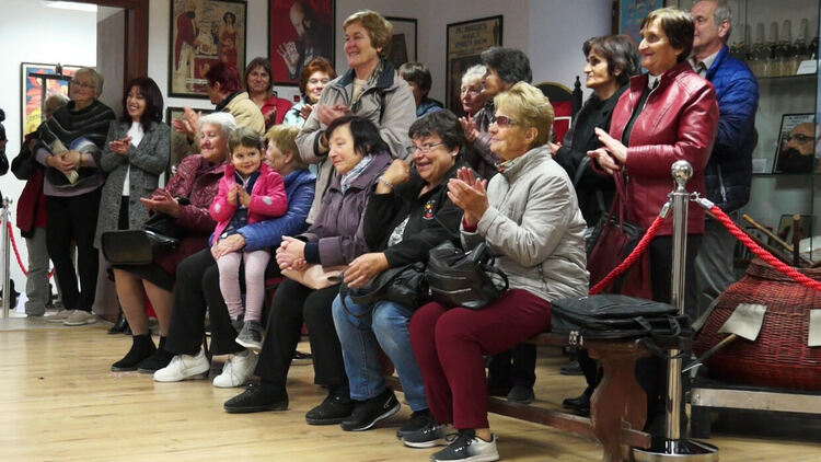 Илюзионистът Ненчо Илчев бе отличен като Будител на годината в с. Момчиловци