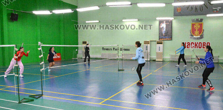 Стартираха ученическите игри по бадминтон и тенис на маса в Хасково 