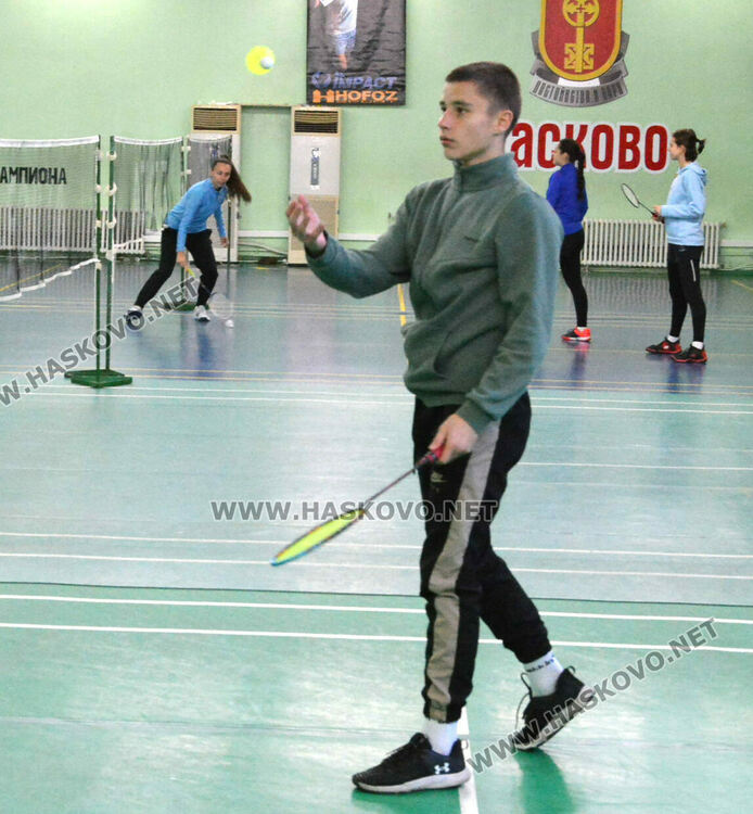 Стартираха ученическите игри по бадминтон и тенис на маса в Хасково 