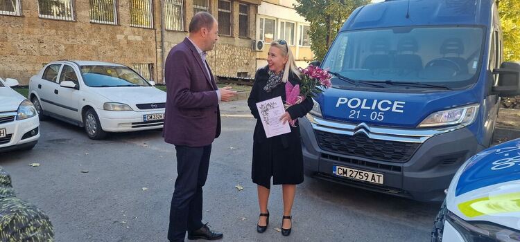 Малчугани от ДГ „Буратино” се запознаха с професията полицай (Галерия)