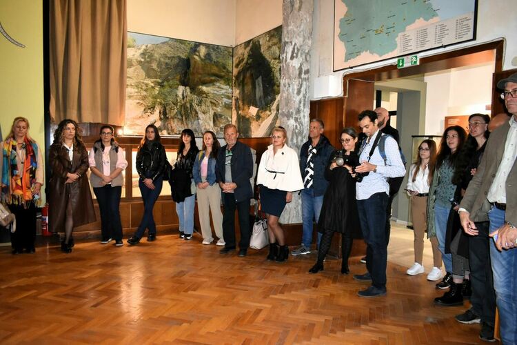 Изложба в Асеновград разказва за първите хора на Земята