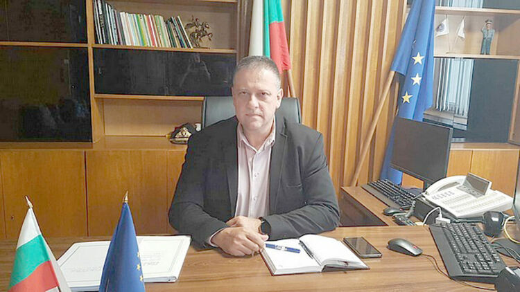 Отличиха петима полицаи в навечерието на професионалния празник на МВР