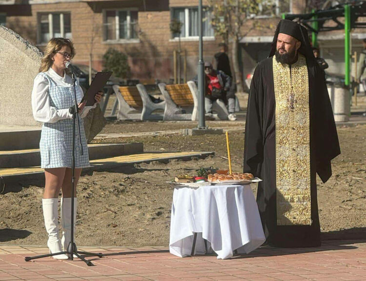 Откриха с водосвет обновения градски парк в Симеоновград