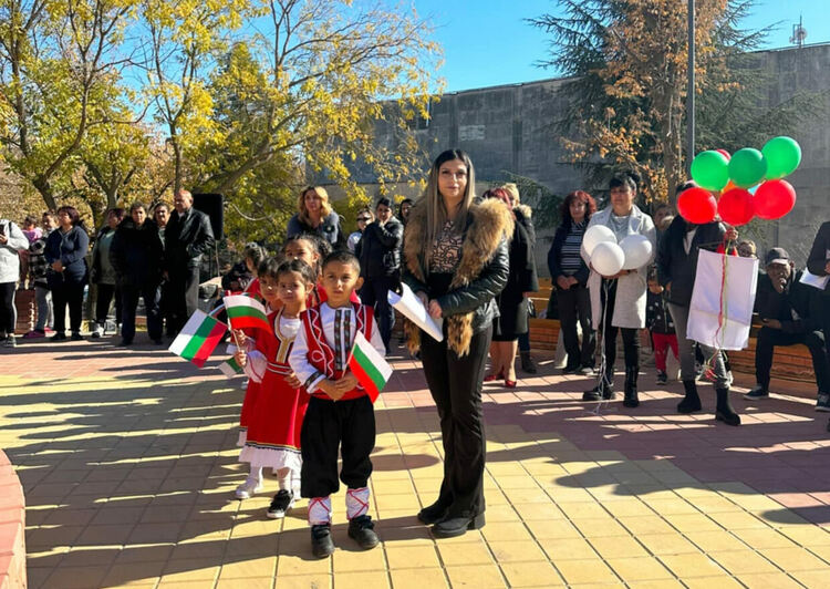 Откриха с водосвет обновения градски парк в Симеоновград