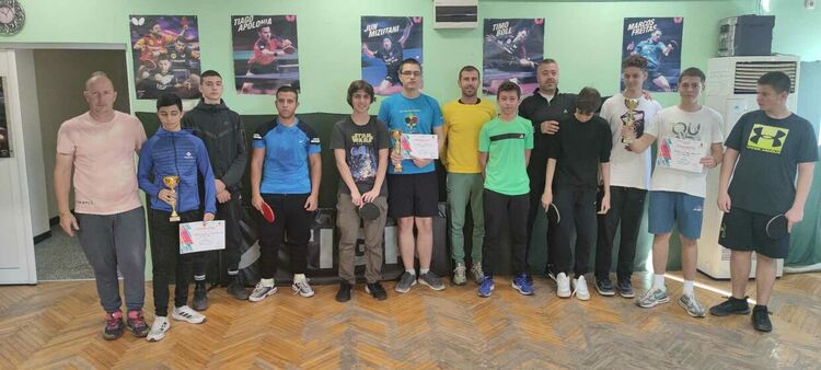 Завърши първият ден от общинските състезания за ученици по бадминтон и тенис на маса