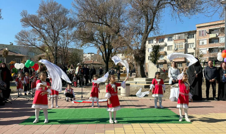 Откриха с водосвет обновения градски парк в Симеоновград