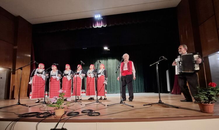 С празничен концерт отбелязаха 25 години от основаването на  Детски танцов състав " Родопска китка"