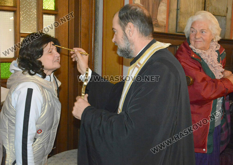 Тържествена литургия за храмовия празник в „Св. Архангел Михаил“