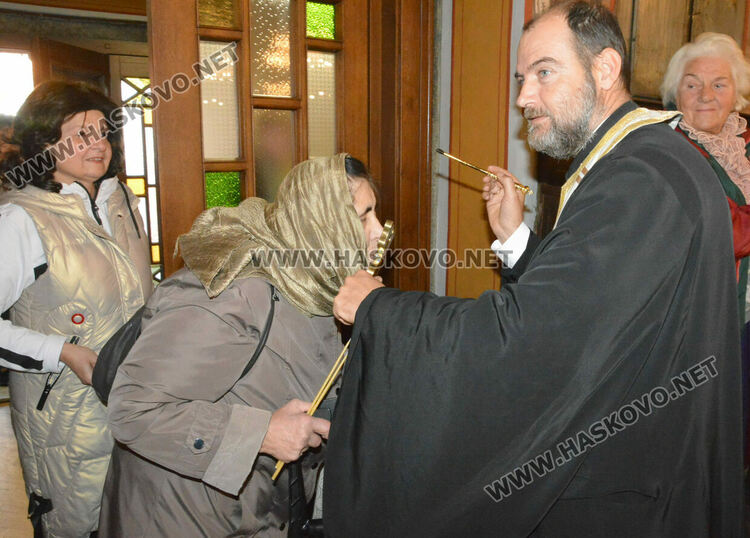 Тържествена литургия за храмовия празник в „Св. Архангел Михаил“