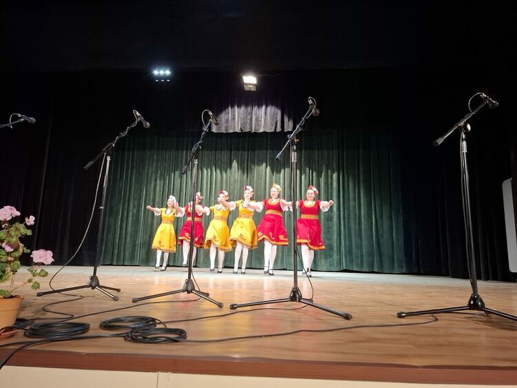 С празничен концерт отбелязаха 25 години от основаването на  Детски танцов състав " Родопска китка"