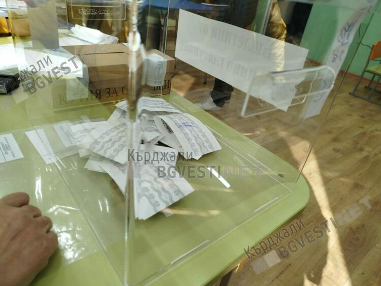 Глобяват 20 председатели на секции в област Кърджали, не са използвали видеонаблюдение 