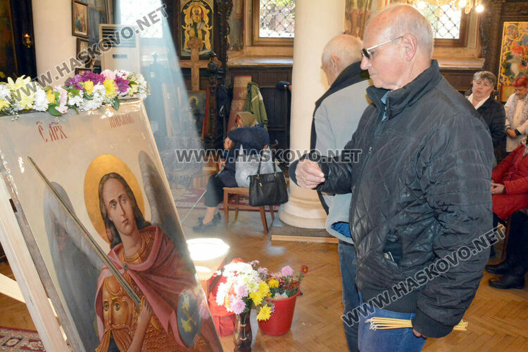 Тържествена литургия за храмовия празник в „Св. Архангел Михаил“
