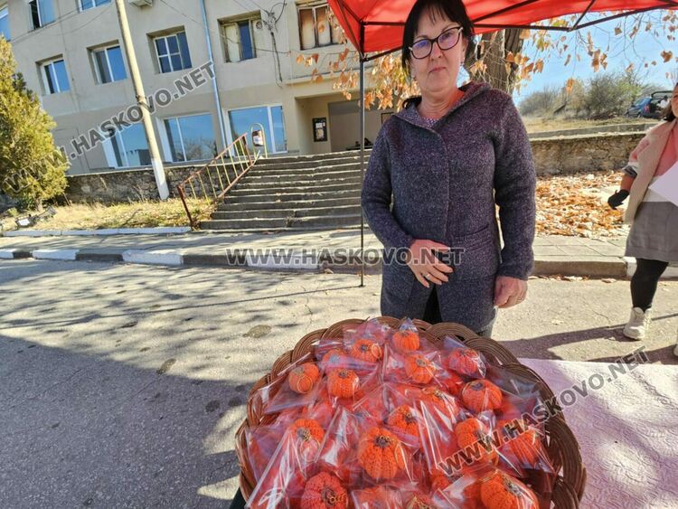 Кметът на Долно Белево предлага ключодържатели-тикви